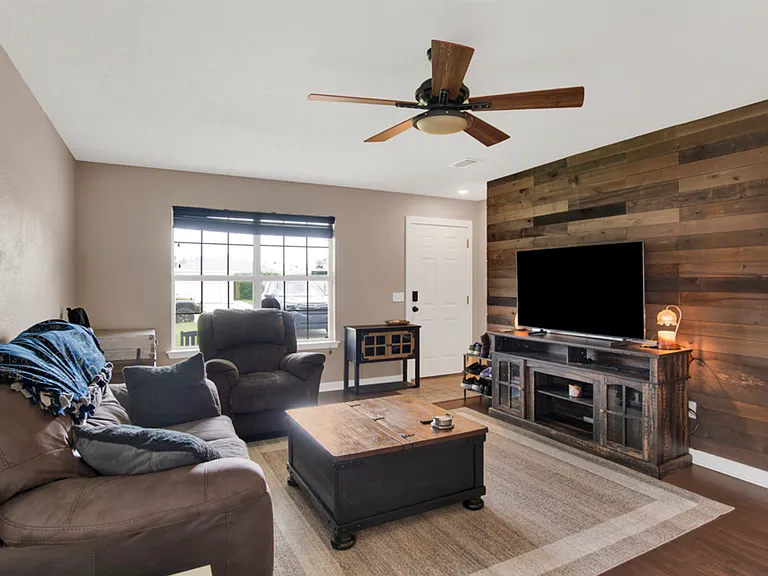 1059 Antigua Cir — Photo 2