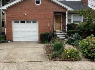 91 Laurel Pl, Bridgeport, CT 06604