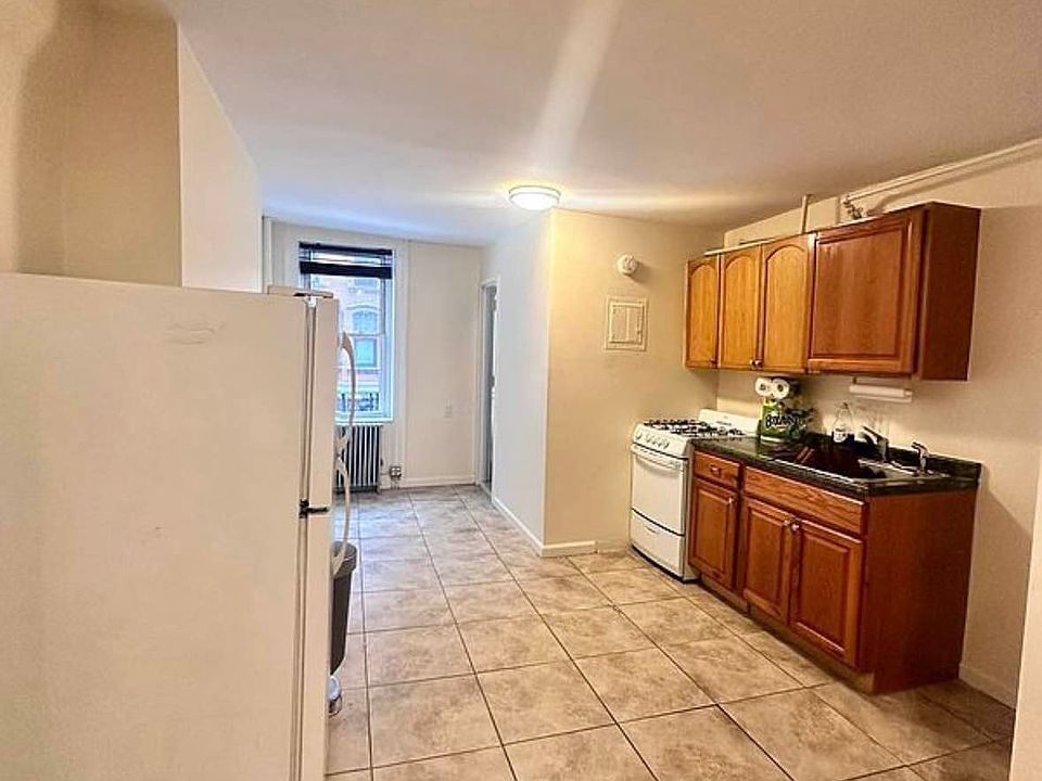 1st image of 167 Mulberry St APT 1