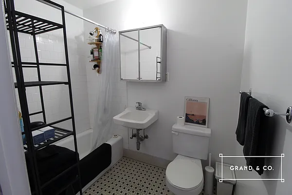 Rented by Grand & Co. | media 21