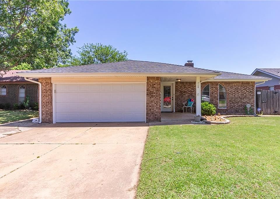 1st image of 608 N Patterson Dr