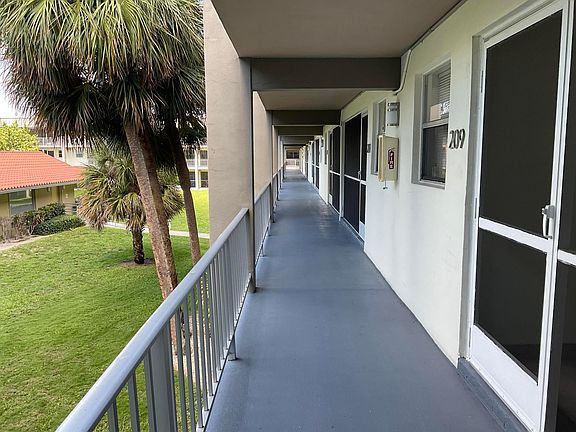 4th image of 250 Layne Boulevard #206