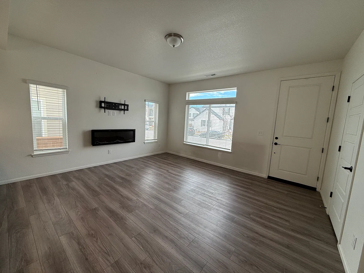 3 bed, 2.5 bath, 1703 sqft, $2,750 — Photo 3