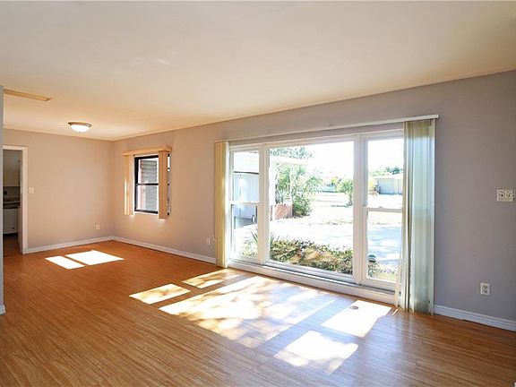 2nd image of 1518 Catalpa Ln