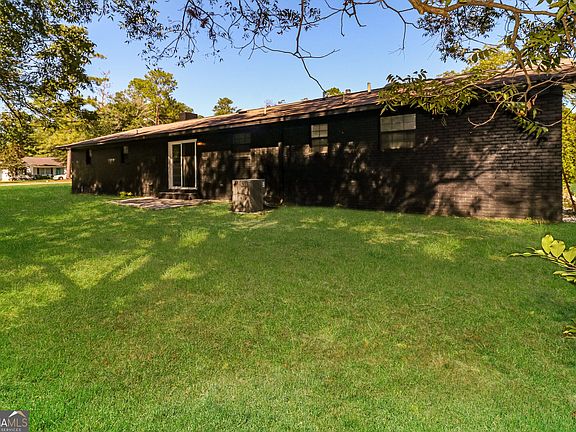 5th image of 104 Adon St