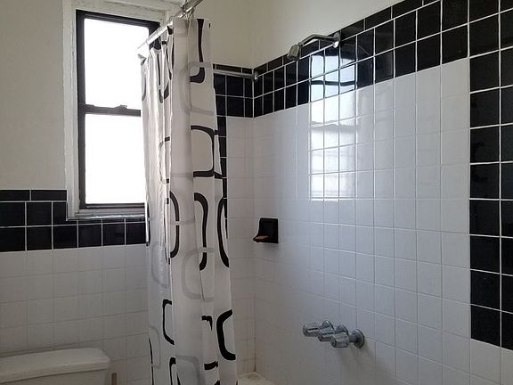 5th image of 2101 Westbury Ct APT 6H