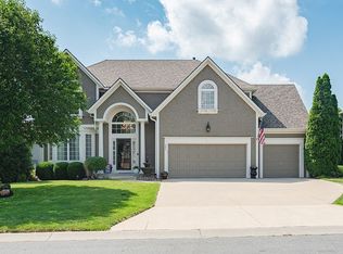 205 NE Hidden Ridge Ln, Lees Summit, MO 64064