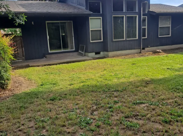 2470 5th St, Springfield, OR 97477