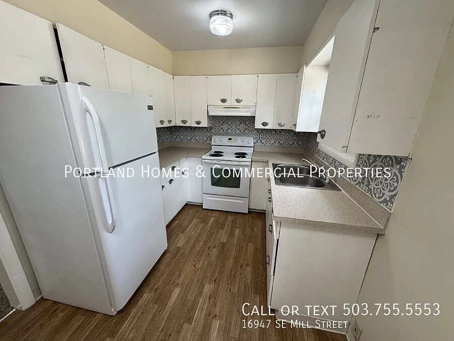 3 Bedroom 1 Bath House on Large Lot — Photo 4