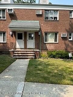 2nd image of 17 Seth Ct #B