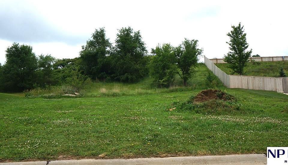 2nd image of 2070 Fieldcrest Dr