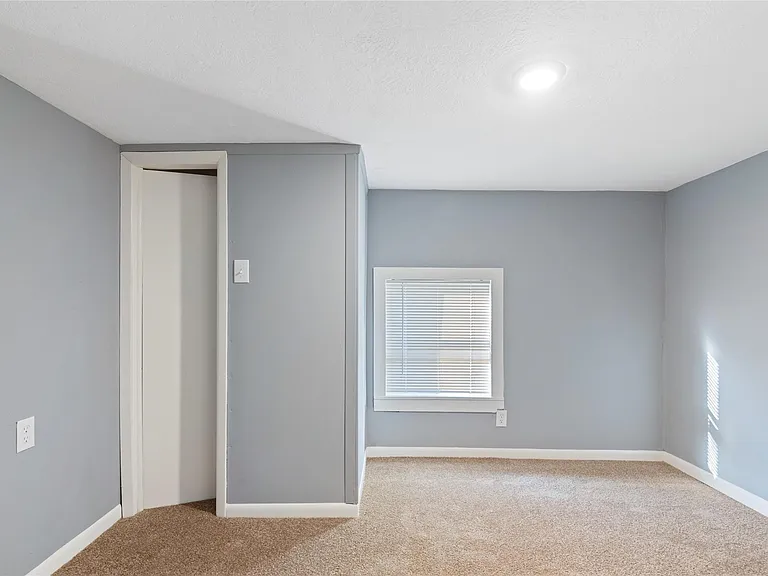 10502 Royal Oaks Dr — Photo 8