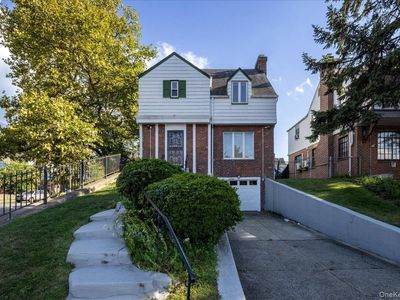 141-32 Grand Central Parkway, Jamaica, NY, 11435