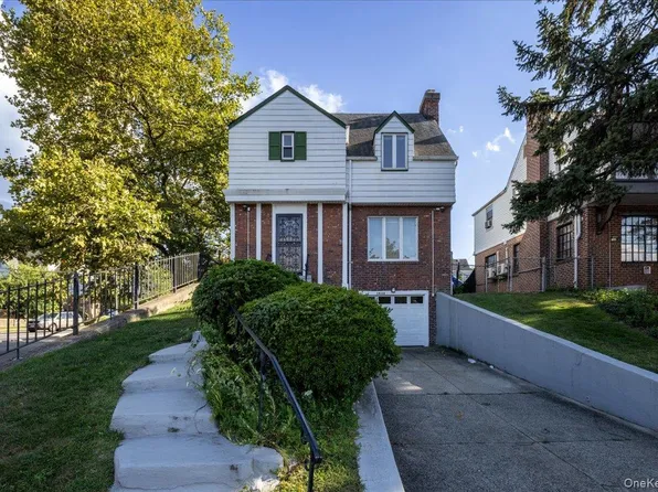 141-32 Grand Central Parkway, Briarwood, NY 11435