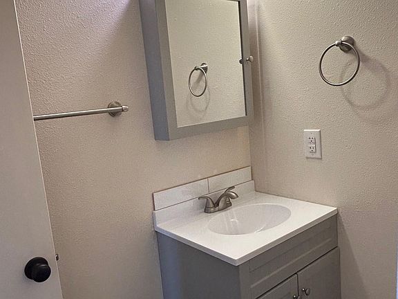 5th image of 521 Vancouver Rd SE APT 8