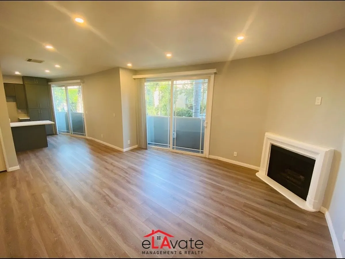 Building Photo - 14625 Dickens St #110
