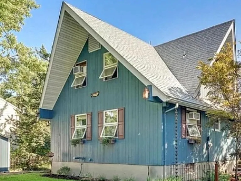 391 Lake Shore Dr — Photo 2