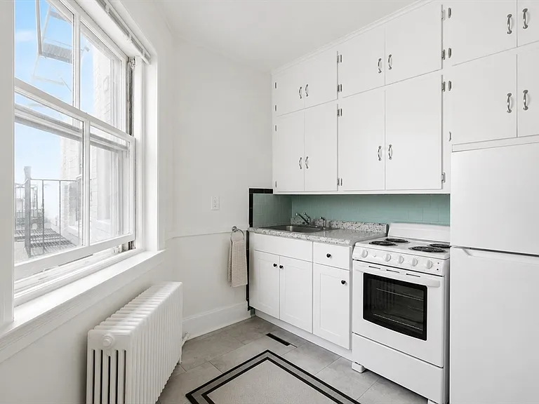 35 Lee St #11 — Photo 7