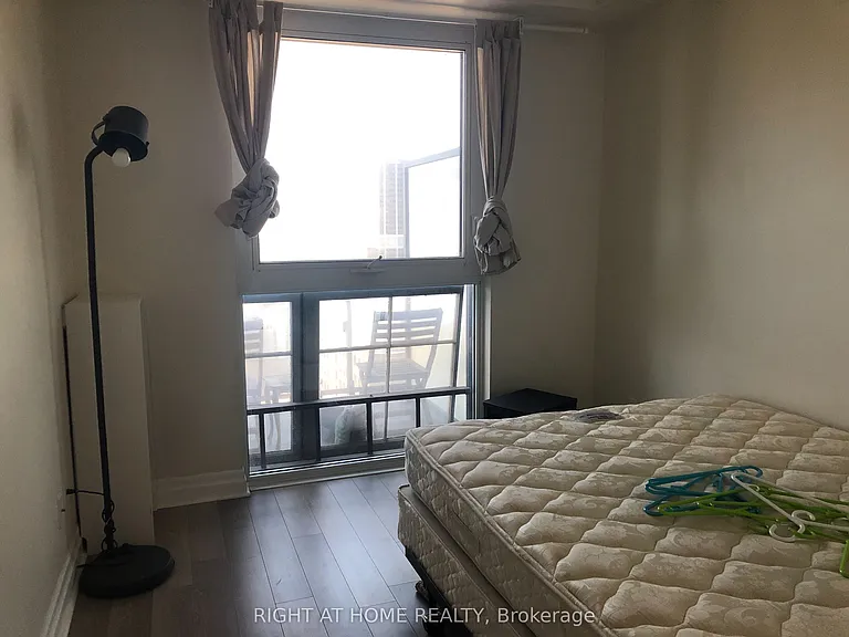 28 Ted Rogers Way #3304 — Photo 8