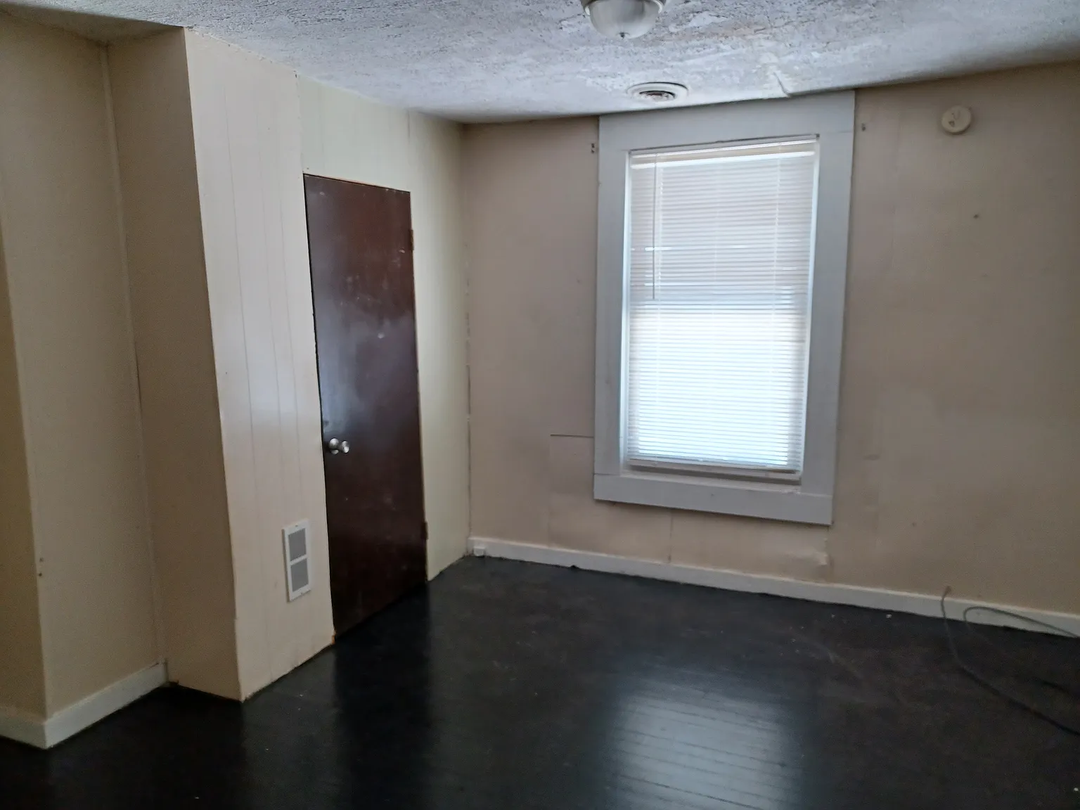 2 bed, 734 sqft, $1,000 — Photo 4