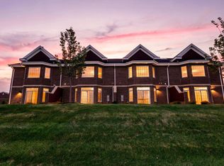 10823 Falling Water Ln #B, Saint Paul, MN 55129