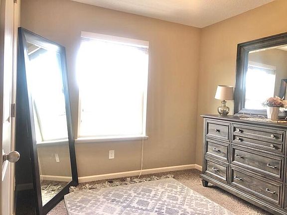 5th image of 652 Eagle Ct