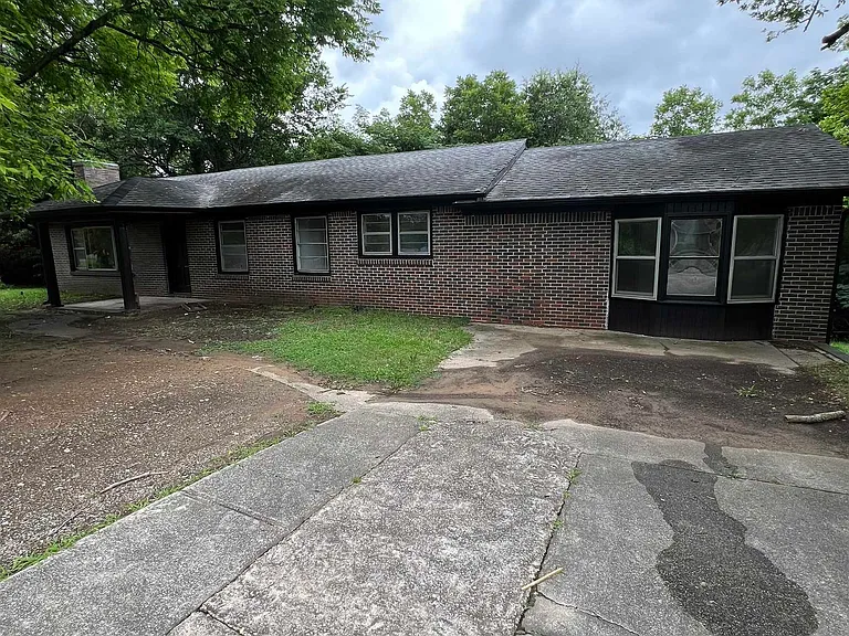 905 Lynn Dale Ln — Photo 2