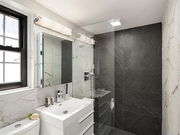 4th image of 5 Tudor City Pl APT B17