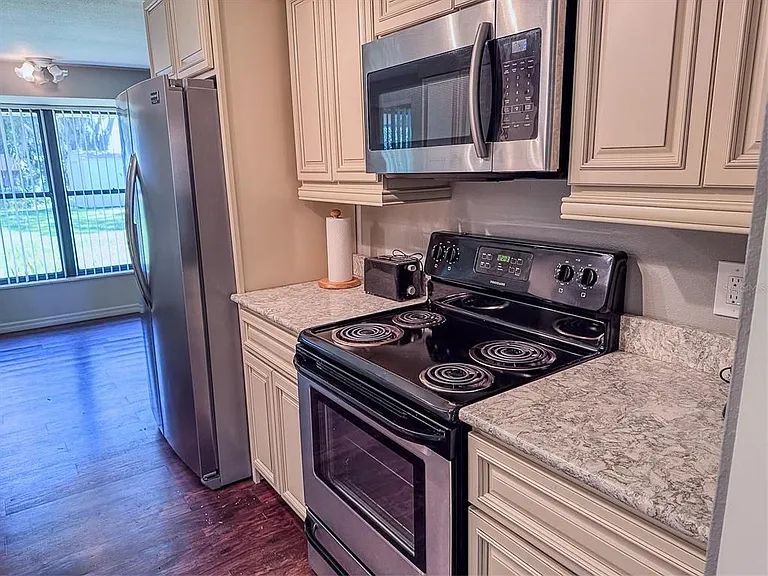 3895 Conine Dr E — Photo 5