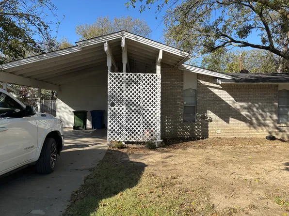 913 N 8th St, Sanger, TX 76266