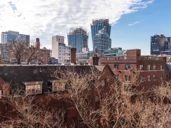 433 West 21st Street image 6 of 19