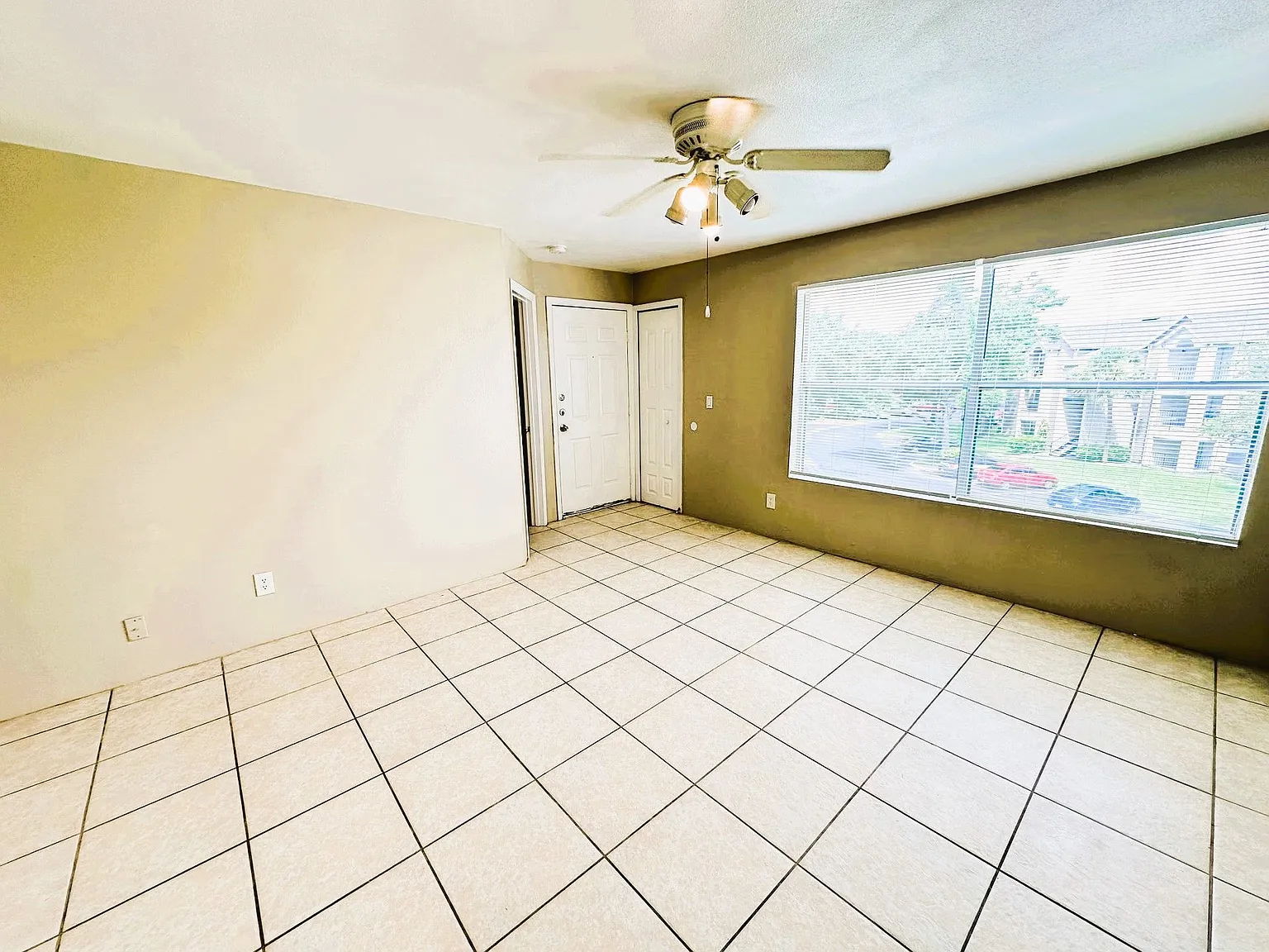 Walden 4760 — Photo 3