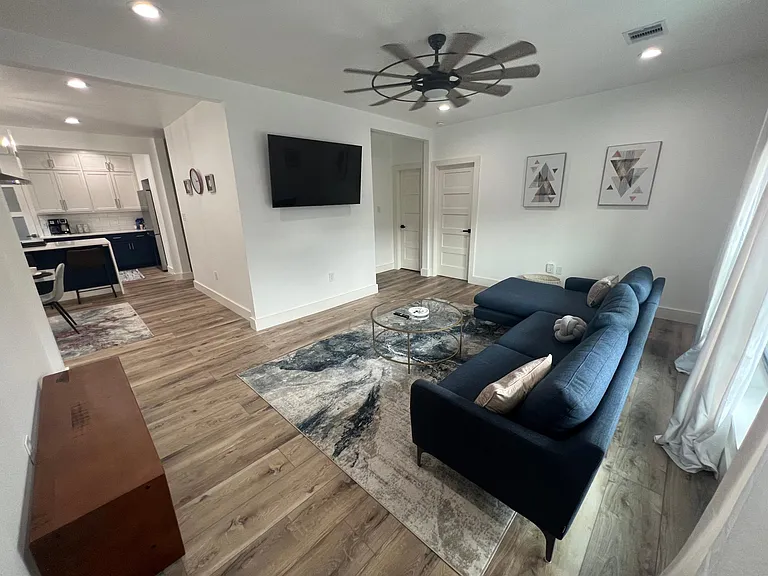1305 Blodgett St #2 — Photo 1