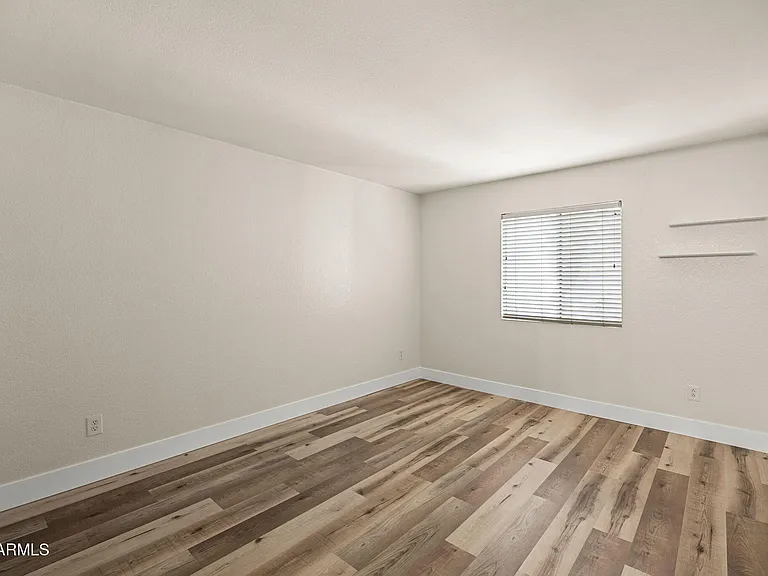 740 W Elm St #207 — Photo 21