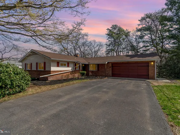 26 Winding Hill Dr, Mechanicsburg, PA 17055