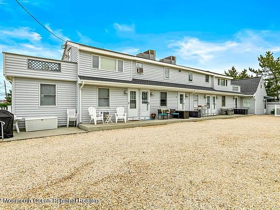 3rd image of 137 E Maryland Ave #2