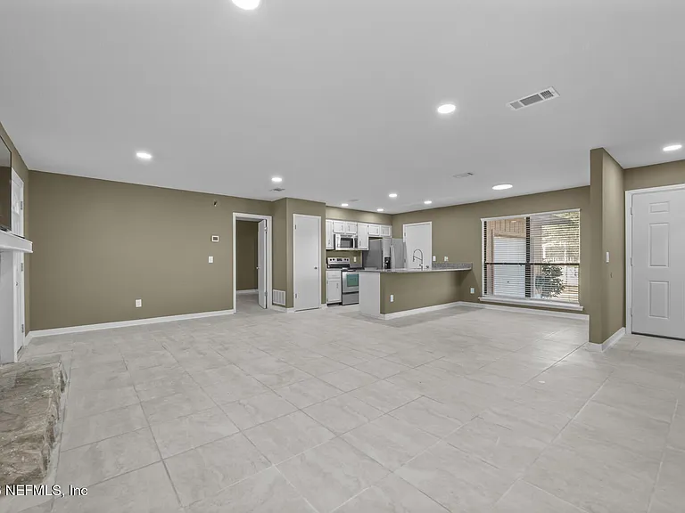 7528 Jasper Ave — Photo 3