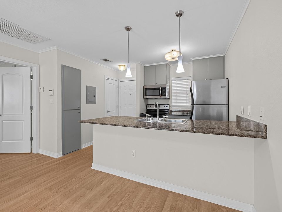 1st image of 1422 Collier St APT 206