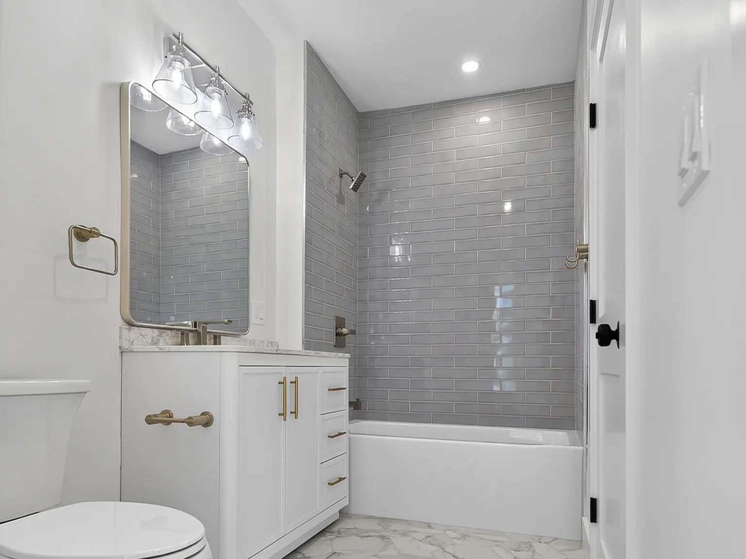 2 bed, 1.5 bath, 700 sqft, $2,800 — Photo 4
