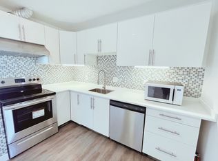 907 NE 7th St #203, Hallandale, FL 33009