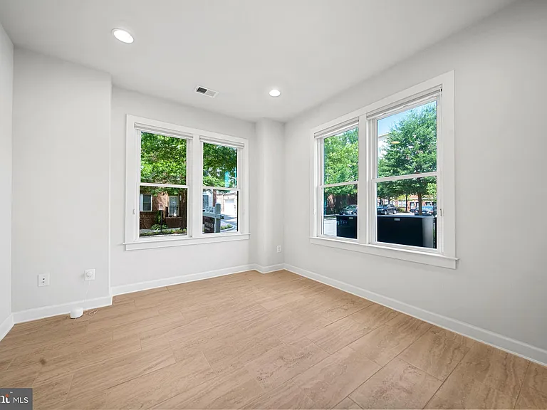 1121 S Lincoln St — Photo 55