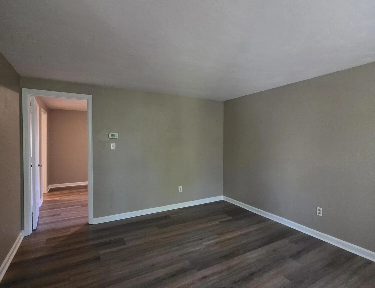 1 bed, 1.0 bath, 546 sqft, $1,050 — Photo 2