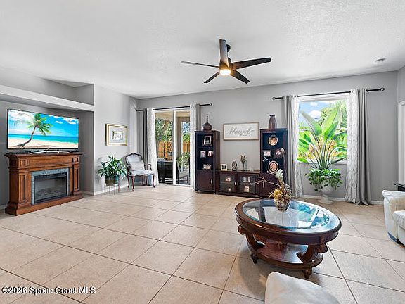 3rd image of 813 Del Mar Cir