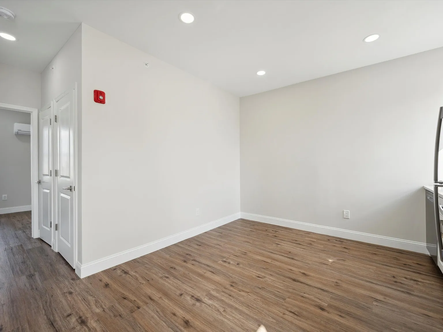 1 bed, 700 sqft, $1,400 — Photo 3
