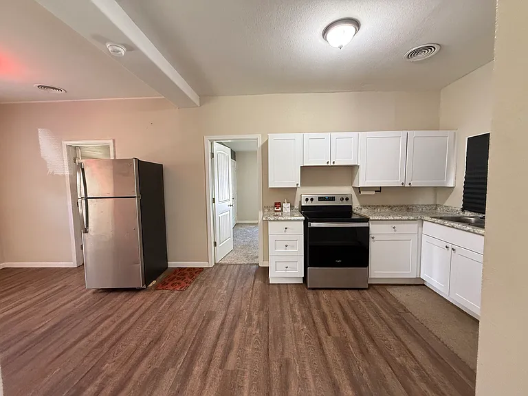 1826 N Jackson Ave — Photo 11