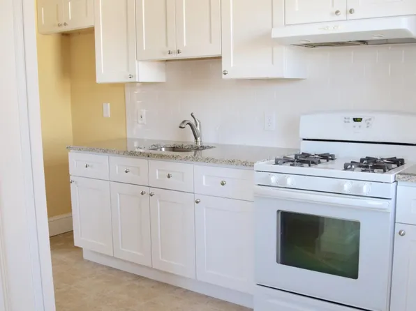 47 Hawley St #3R, Lawrence, MA 01843