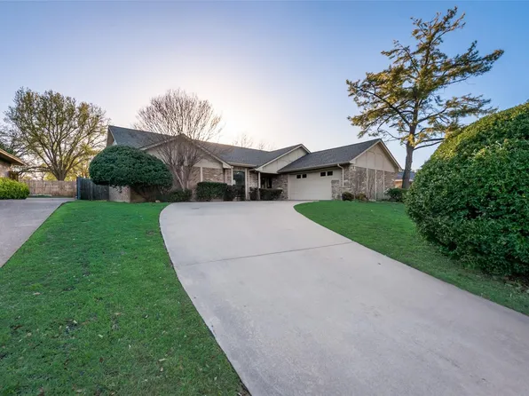 6920 Winchester Pl, Fort Worth, TX 76133