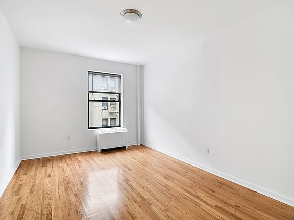 5th image of 920 Riverside Dr APT 42B