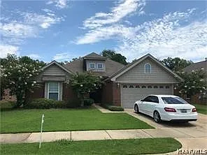 3 bed, 2.0 bath, 2068 sqft, $2,050 — Photo 2