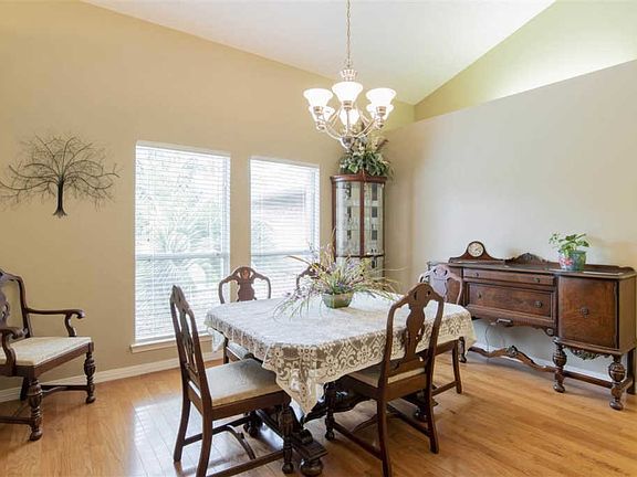 5th image of 10394 McArthur Ln